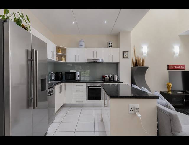 2 BEDROOM TOWNHOUSE FOR SALE IN BRYANSTON